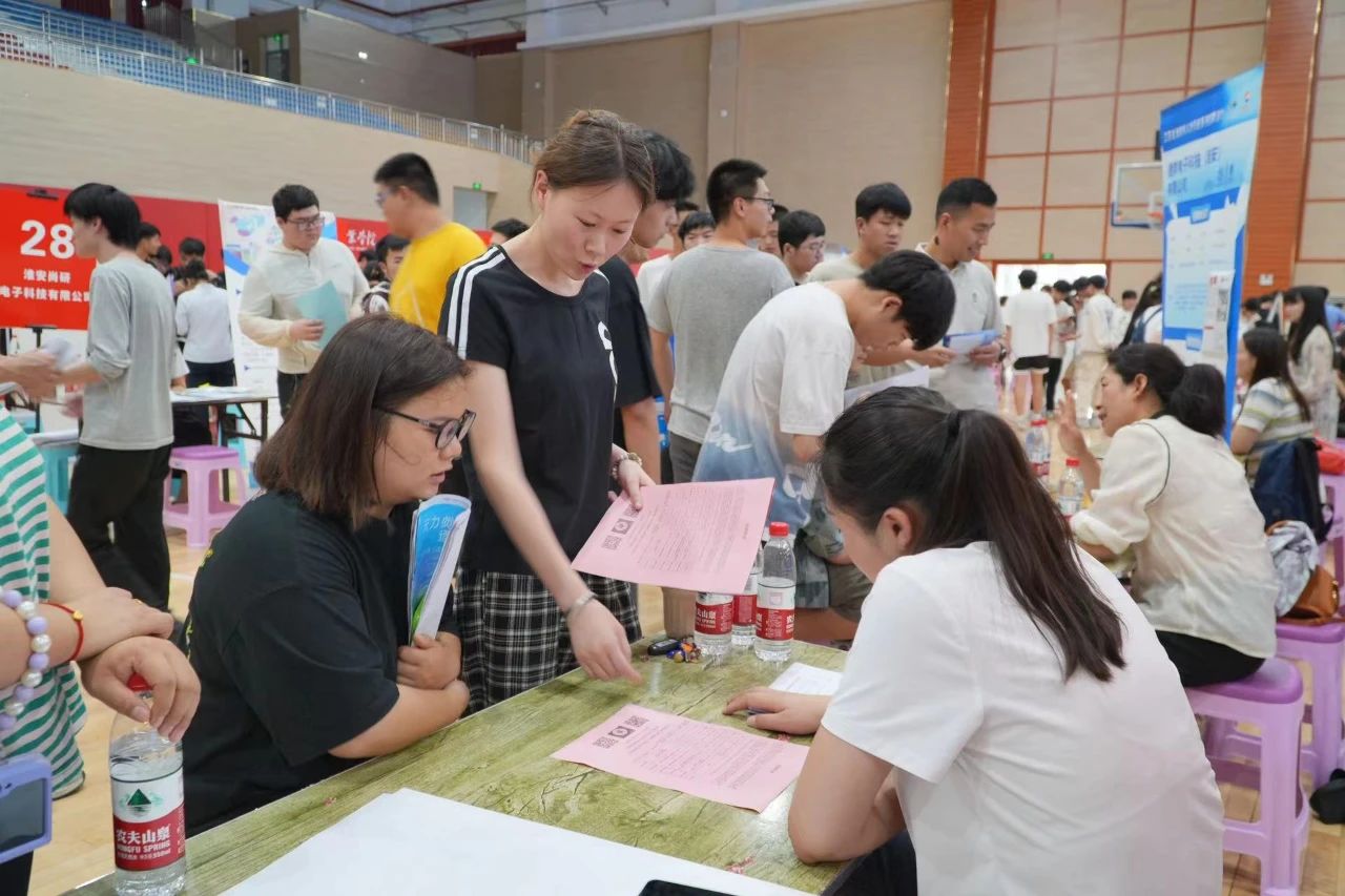 我市舉行“先進制造業(yè)”就業(yè)聯(lián)盟成立儀式4.jpg